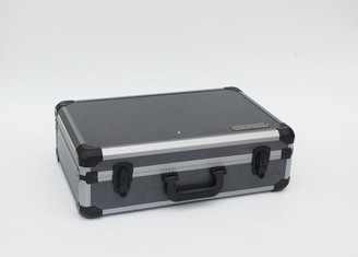 2,2 Kilogramm Gray Aluminum Hard Case With streiften Platte und gestempelschnittenen Schaum-Plan nach innen