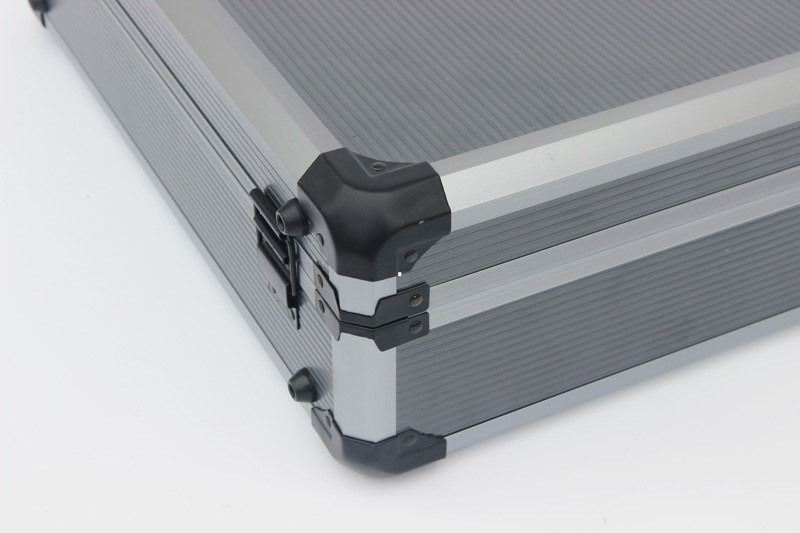 2,2 Kilogramm Gray Aluminum Hard Case With streiften Platte und gestempelschnittenen Schaum-Plan nach innen